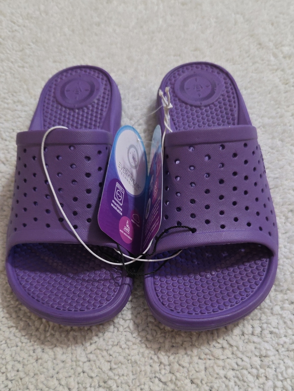NWT TOTES SOLBOUNCE SLIDES
